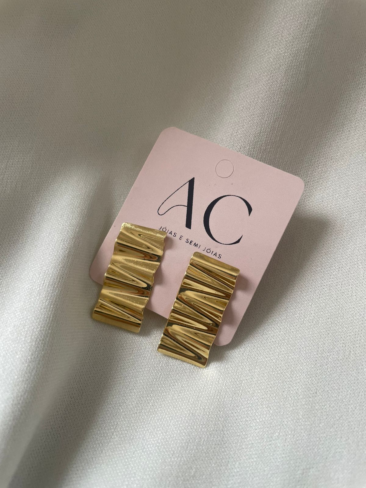 Brinco de Chapa Orgânico em Ouro 18k - Imagem 3