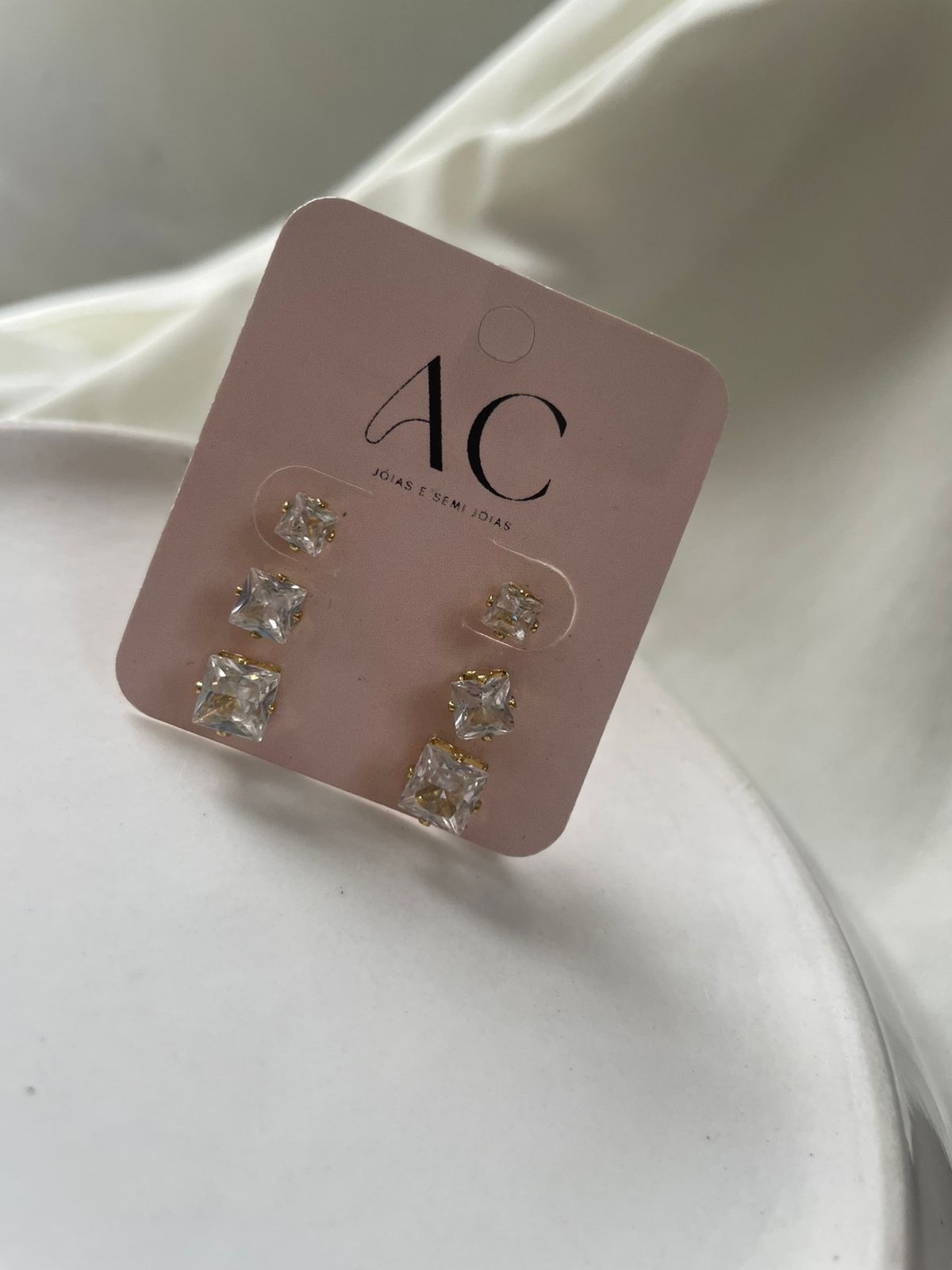 ✨🔶Brinco Trio no Quadrado com Aplicação de Zircônia em Ouro 18k - Imagem 2